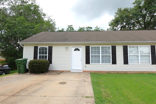 Building Photo - 109 Lakeview Dr