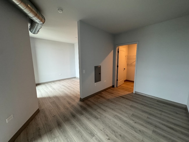 Building Photo - 2131 N Elston Ave