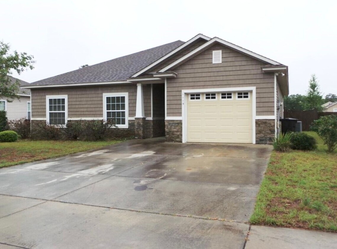 4 BR/ 2 BA with 1 car garage home located in Villas at Pine Forest - 4 BR/ 2 BA with 1 car garage home located in Villas at Pine Forest