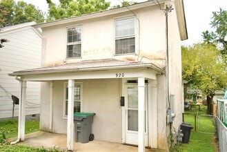 Building Photo - 920 Anderson St