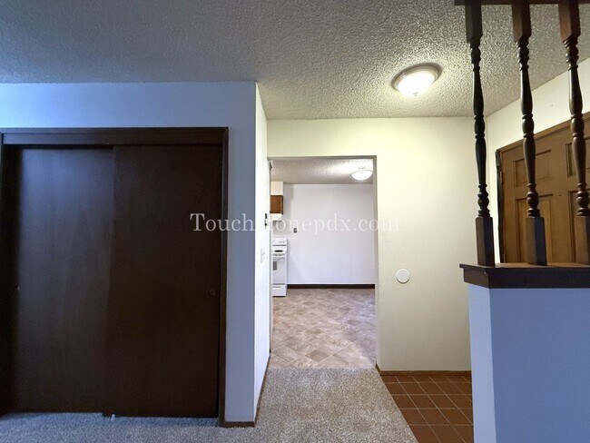 Foto del edificio - Cozy 2BD Apartment with Patio, East Portland