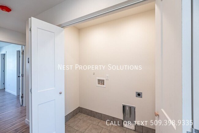 Foto del edificio - 3 Bed, 2 Bath Duplex! Includes W/S/G