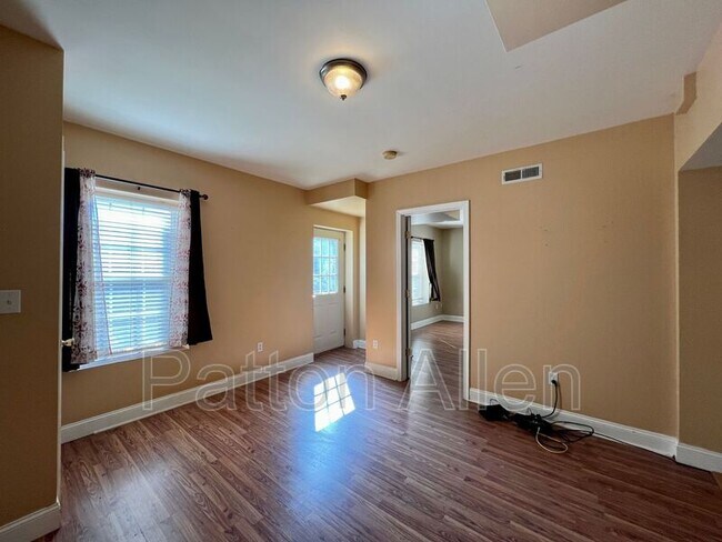 Foto del edificio - 5 Robert Allman Rd