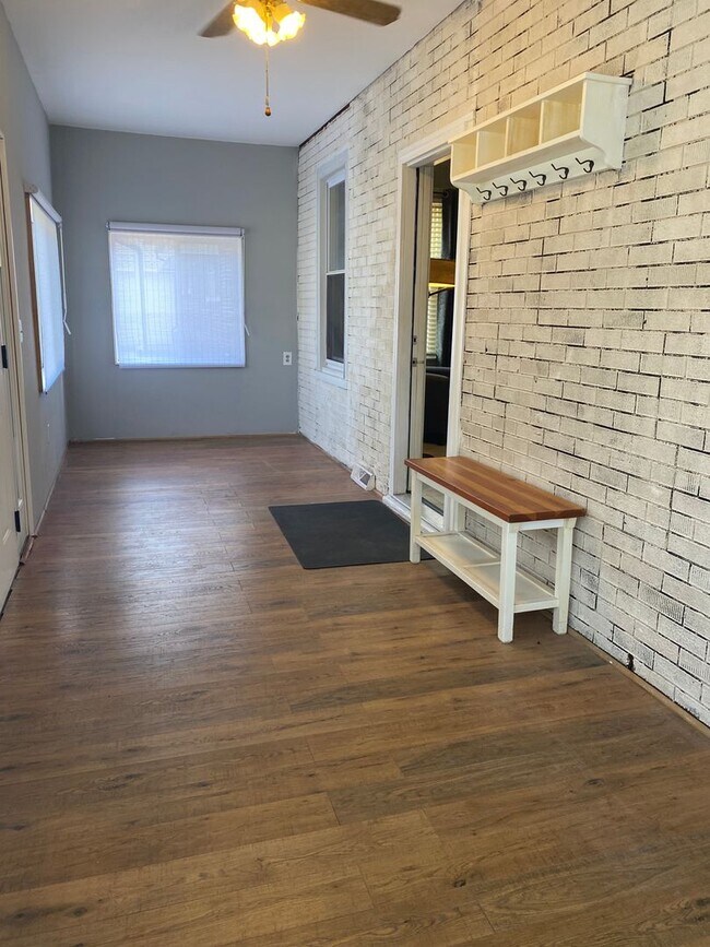 Foto del edificio - 3 Bedroom, 3.5 Bathroom In Downtown Perryv...