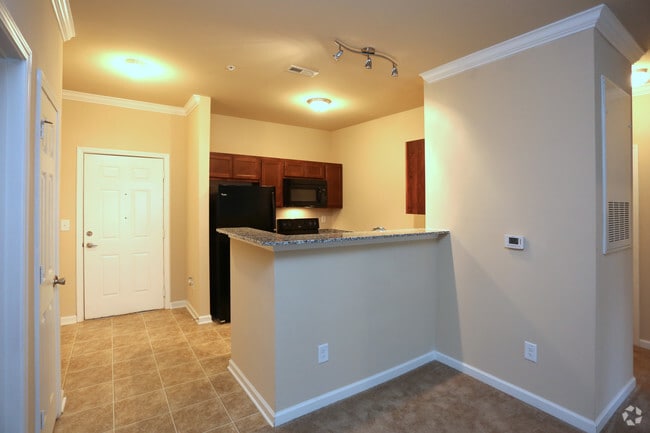 Building Photo - Thomas Estates