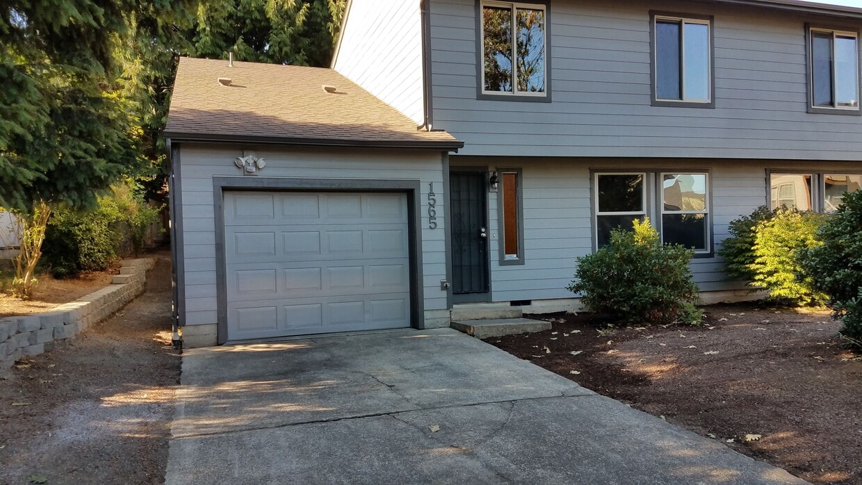 Front view - 1565 Madras St SE