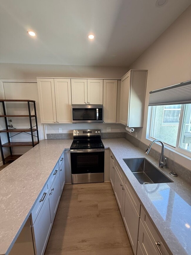 Building Photo - Affordable Studio in Central San Diego