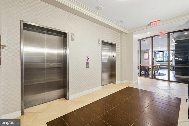 Foto del edificio - 2451 Midtown Ave