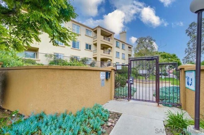 Building Photo - 2-bed, 2-bath Condo in San Diego's Linda Vista/Fashion Valley Area.