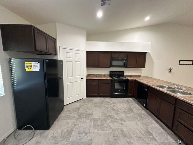 Foto del edificio - 7357 E 36th Pl