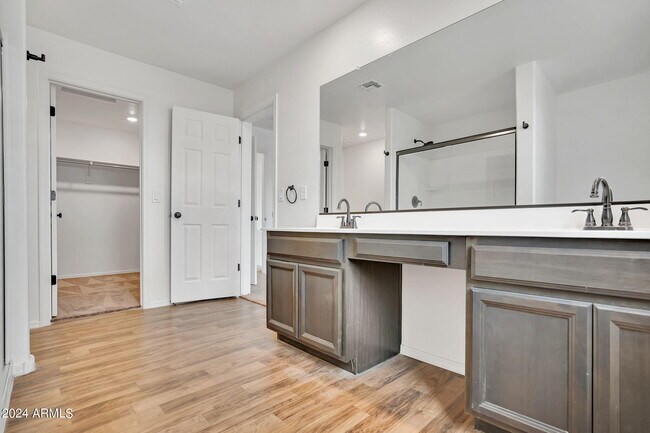 Foto del edificio - 12610 W Myrtle Ave