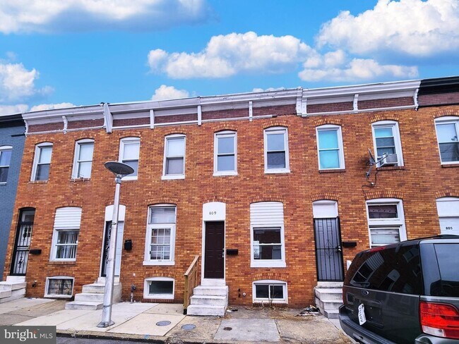 Foto del edificio - Spacious 3-Bedroom Baltimore Home with Fenced Patio