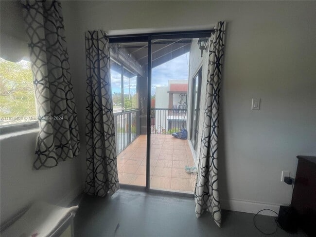 Foto del edificio - 401 NW 107th Ave