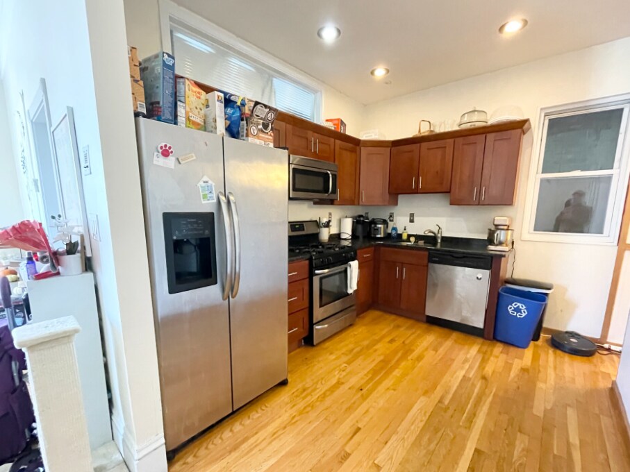 Primary Photo - 775 Parker St