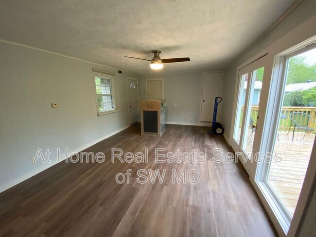 Foto del edificio - 2630 E Cherry St