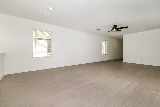 Foto del edificio - 1723 Crossbill St