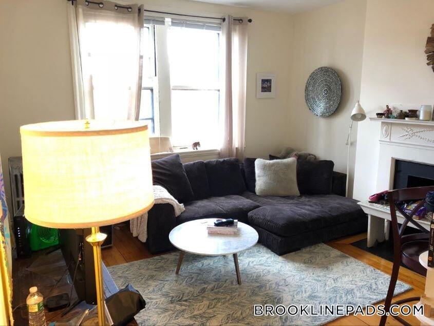 Foto del edificio - 1071 Beacon St