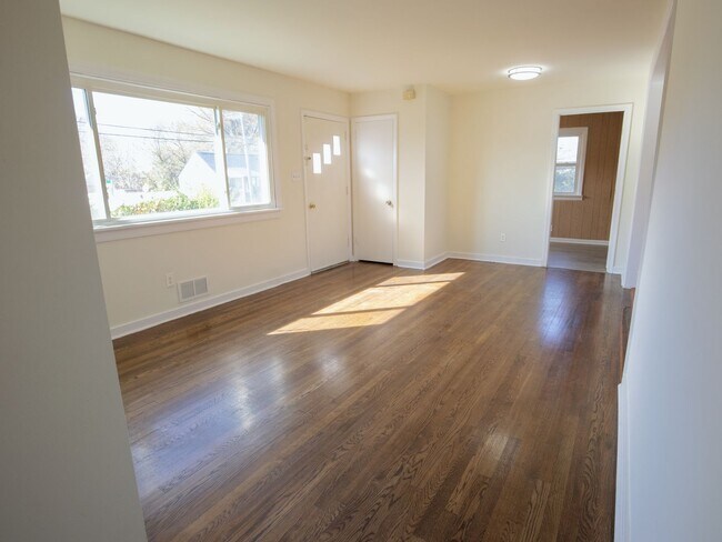 Foto del edificio - 3 BED 1 BATH RANCH HOME IN MECHANICSVILLE