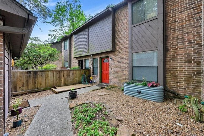 Building Photo - 42 Willowwood Cir