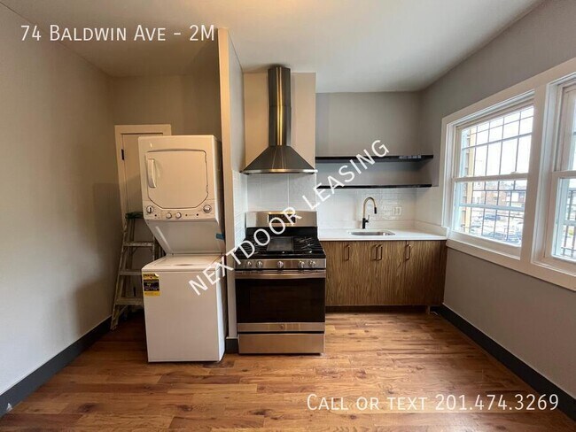 Foto del edificio - 74 Baldwin Ave