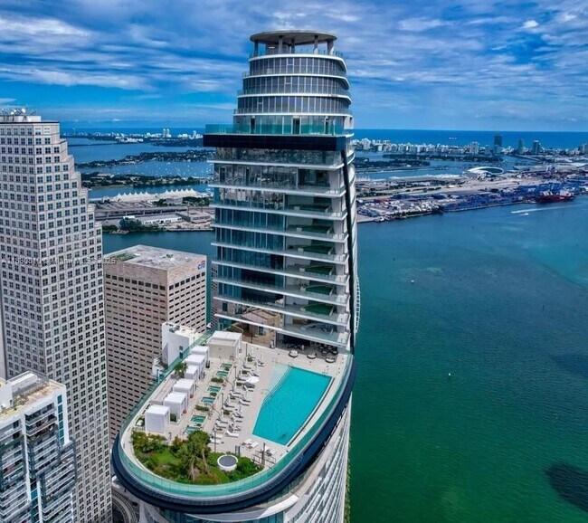 Foto del edificio - 300 Biscayne Boulevard Way