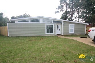 Building Photo - 216 Rose Marie Ln SW