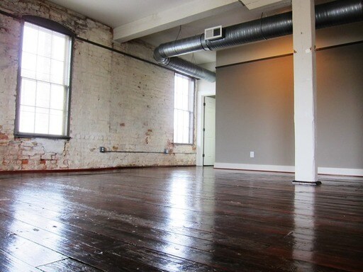 Building Photo - 440 E 4th St