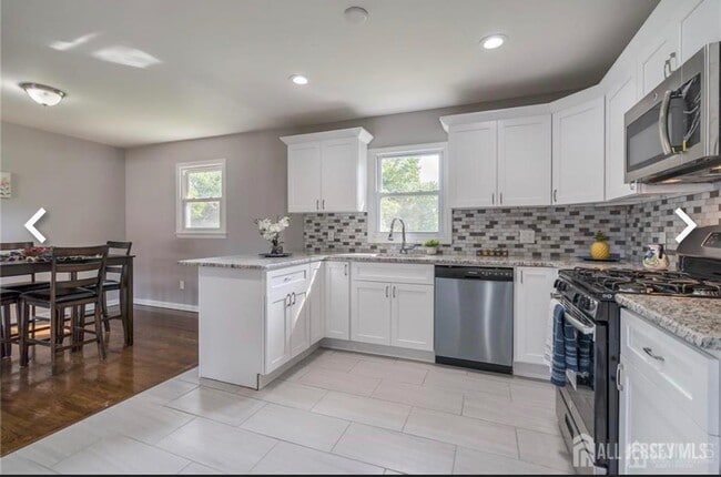 Building Photo - 308 Oak Pl