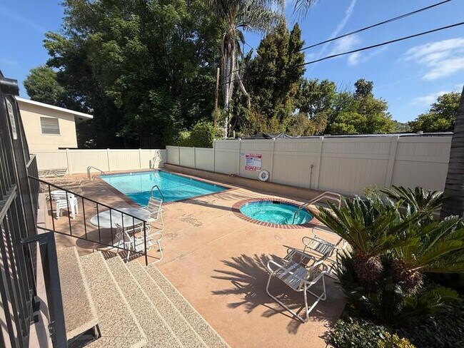 Foto del edificio - Sherman Oaks Townhome