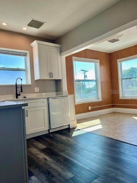 Building Photo - 3102 E 7th Ave