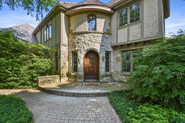 Foto del edificio - 700 Lake Shore Rd
