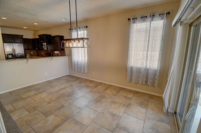Foto del edificio - Beautiful Single Story ------3 Bedroom 2 B...
