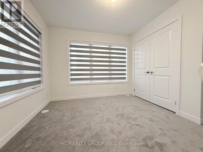 Photo du bâtiment - 27 Harvey Bunker Cres