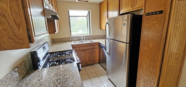 Building Photo - 18085 Sundowner Way