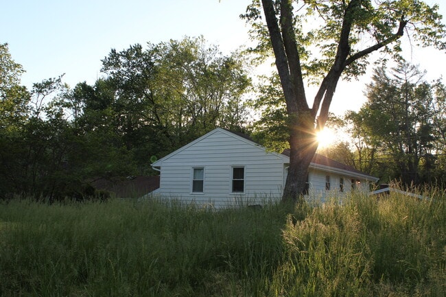 Building Photo - 1112 Holmes Ave