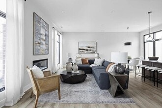 Building Photo - 705 E 16th St