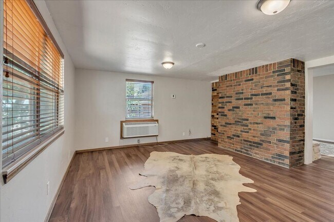 Foto del edificio - Lawn Care Included! 3 bed, 2 bath, 2 livings
