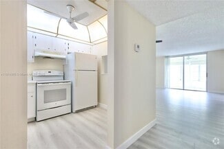 Building Photo - 6870 Royal Palm Blvd
