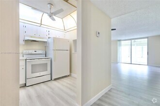Building Photo - 6870 Royal Palm Blvd