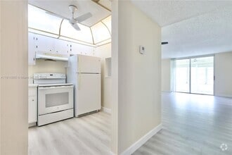Building Photo - 6870 Royal Palm Blvd