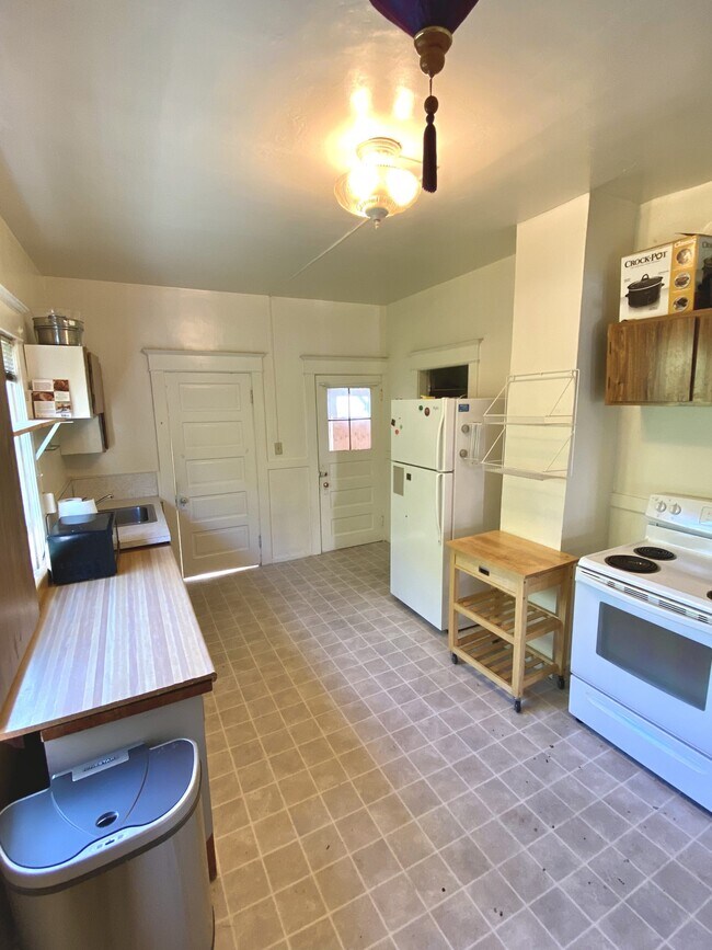 Building Photo - 5633 Brooklyn Ave NE #1 Seattle, WA 98175 ...