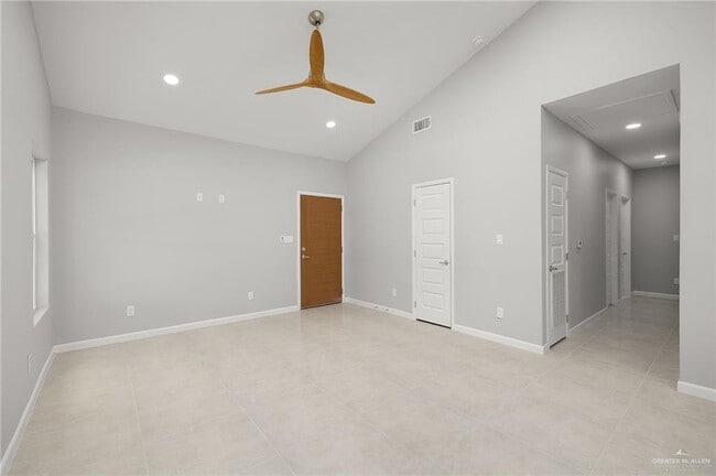 Building Photo - 2705 Woodpecker Rd