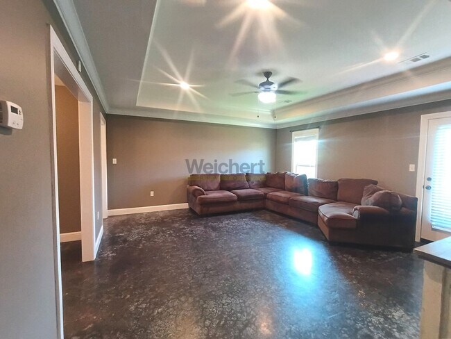 Foto del edificio - Modern 3BR/2BA Home with Concrete Floors