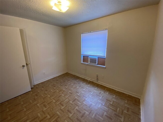 Building Photo - 4211 Rockingham St