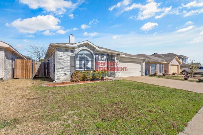 Building Photo - Charming 3 bed, 2 bath Home with a Refresh...