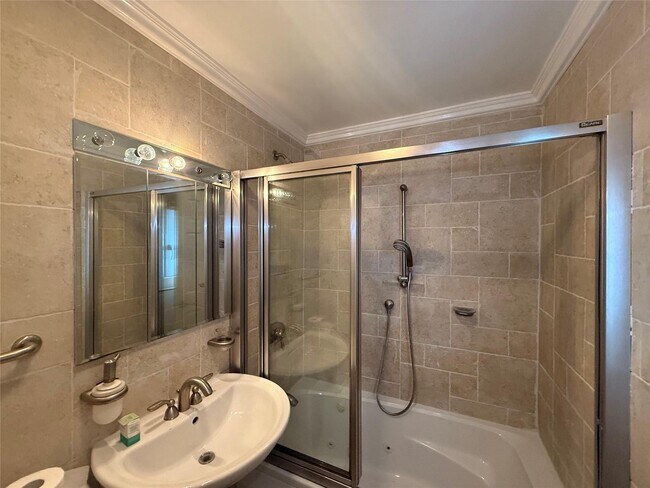 Foto del edificio - 77-15 78th St