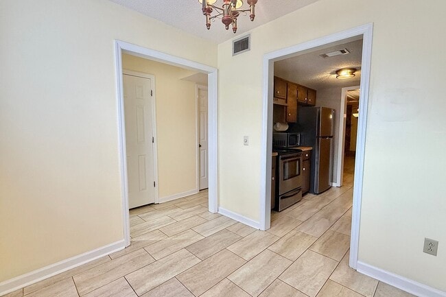 Building Photo - AVAILABLE MID-MARCH 2026! (No Pets Preferred)