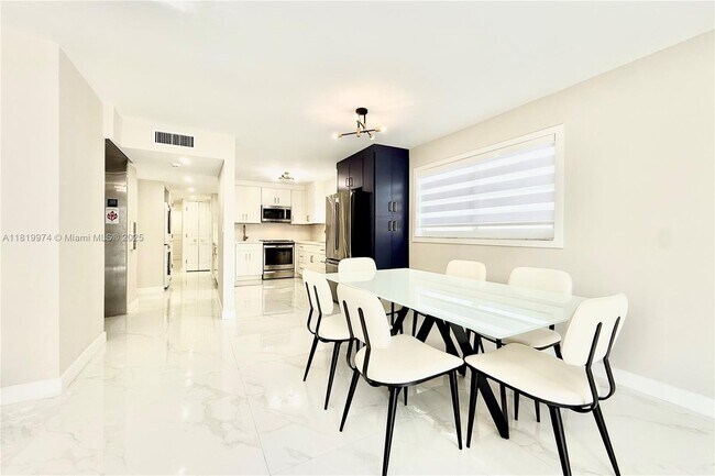 Building Photo - 4122 Collins Ave