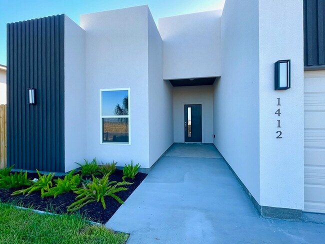 Building Photo - 1412 El CAPORAL DR.