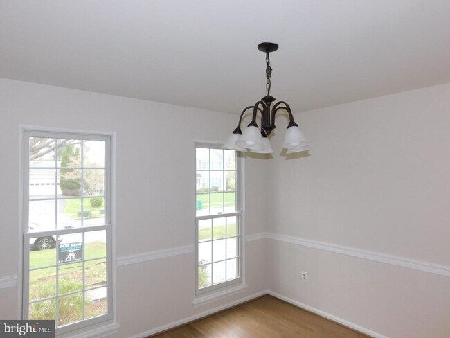 Foto del edificio - 916 Pointer Ridge Dr